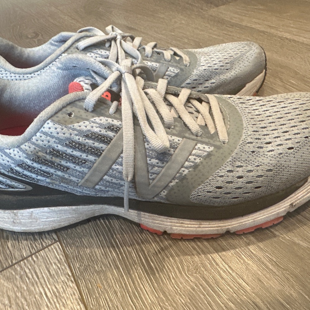 New Balance 860 running shoe